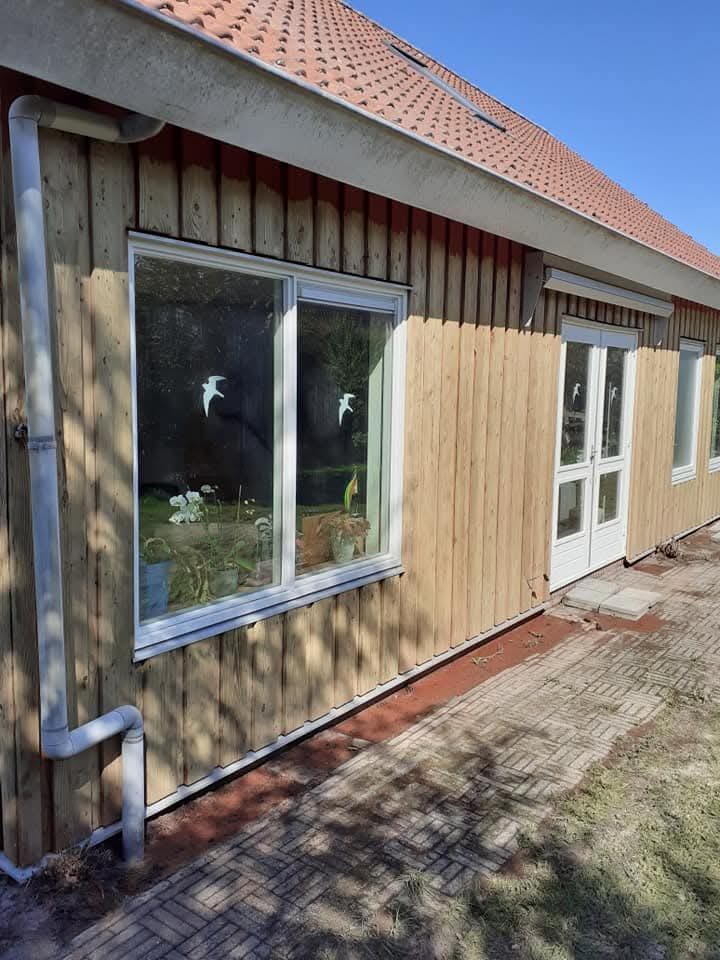 Voor: naturel houten gevel